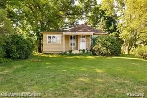 3746 Auburn Rd, Auburn Hills, MI 48326