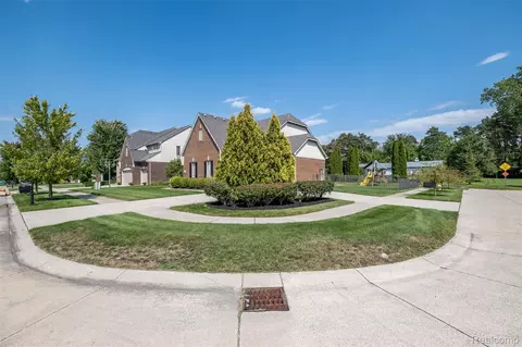 Exterior - 48850 Austrian Pine Dr, Macomb, MI 48044 photo 4 of 12