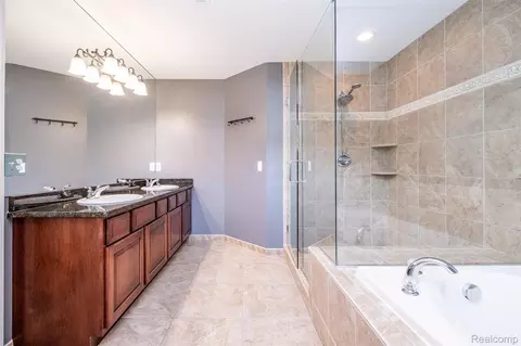 Bath - 48850 Austrian Pine Dr, Macomb, MI 48044 photo 2 of 6