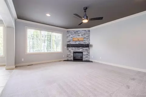 Living - 48850 Austrian Pine Dr, Macomb, MI 48044 photo 2 of 3