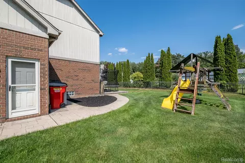 Exterior - 48850 Austrian Pine Dr, Macomb, MI 48044 photo 7 of 12