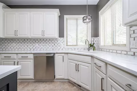 Kitchen - 48850 Austrian Pine Dr, Macomb, MI 48044 photo 5 of 8