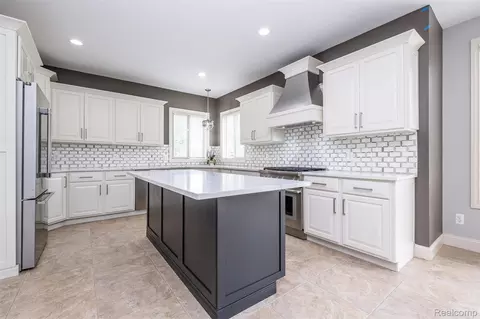Kitchen - 48850 Austrian Pine Dr, Macomb, MI 48044 photo 1 of 8