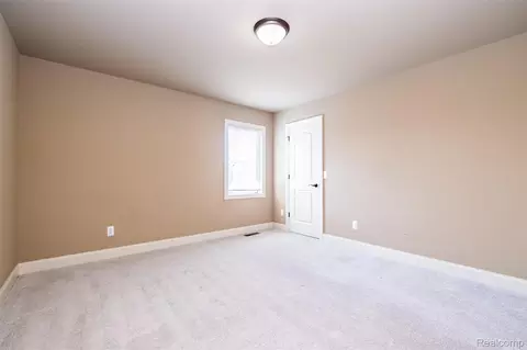 Bedroom - 48850 Austrian Pine Dr, Macomb, MI 48044 photo 3 of 8