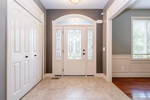 Entry Way - 48850 Austrian Pine Dr, Macomb, MI 48044 photo 2 of 9