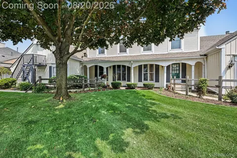 33362 Jefferson Ave, Saint Clair Shores, MI 48082