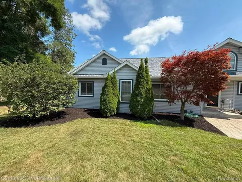 3251 Mann Rd, Village Of Clarkston, MI 48346