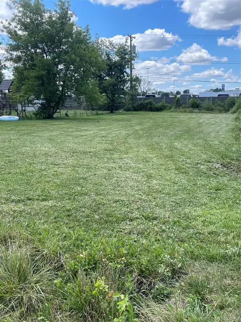 35459 Ellen St, Clinton, MI 48035