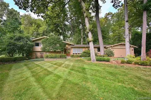4780 Pickering Rd, Bloomfield Hills, MI 48301