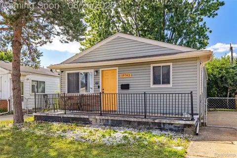 19782 Woodward St, Clinton Township, MI 48035