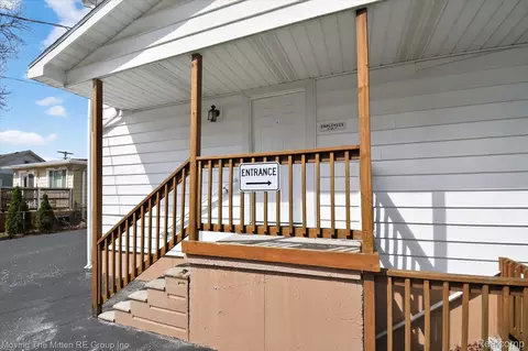 Exterior - 175 2nd St, Belleville, MI 48111 photo 6 of 10