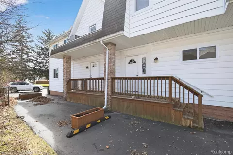 Exterior - 175 2nd St, Belleville, MI 48111 photo 3 of 10