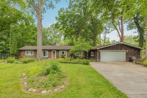 29799 Linden St, Farmington Hills, MI 48336