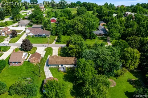 View/Area - 704 E Lovell Dr, Troy, MI 48085 photo 8 of 10