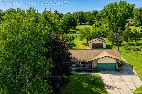 View/Area - 704 E Lovell Dr, Troy, MI 48085 photo 2 of 10