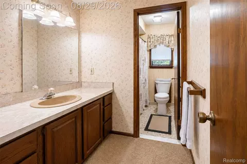 Bath - 704 E Lovell Dr, Troy, MI 48085 photo 2 of 5
