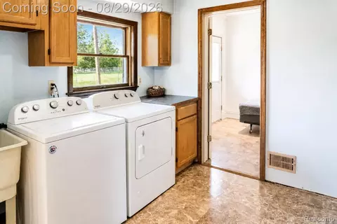 Other - 704 E Lovell Dr, Troy, MI 48085 photo 7 of 14