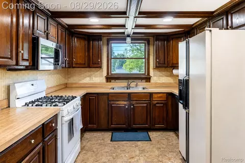 Kitchen - 704 E Lovell Dr, Troy, MI 48085 photo 1 of 2