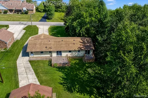 View/Area - 704 E Lovell Dr, Troy, MI 48085 photo 10 of 10