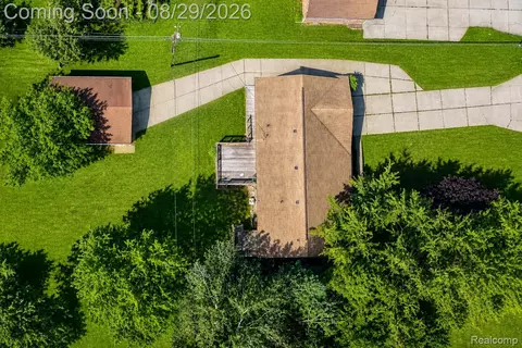 View/Area - 704 E Lovell Dr, Troy, MI 48085 photo 5 of 10