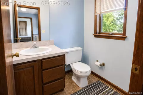 Bath - 704 E Lovell Dr, Troy, MI 48085 photo 1 of 5