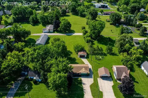 View/Area - 704 E Lovell Dr, Troy, MI 48085 photo 3 of 10