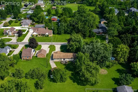 View/Area - 704 E Lovell Dr, Troy, MI 48085 photo 7 of 10