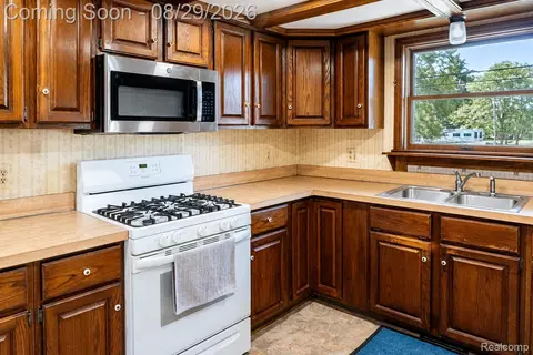 Kitchen - 704 E Lovell Dr, Troy, MI 48085 photo 2 of 2