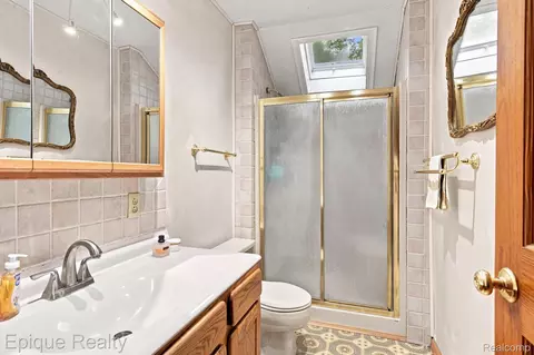 Bath - 8484 Wesley Dr, Flushing, MI 48433 photo 1 of 5