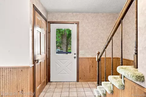 Entry Way - 8484 Wesley Dr, Flushing, MI 48433 photo 1 of 1