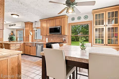 Kitchen - 8484 Wesley Dr, Flushing, MI 48433 photo 1 of 4
