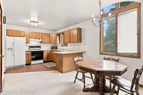 Kitchen - 8484 Wesley Dr, Flushing, MI 48433 photo 4 of 4