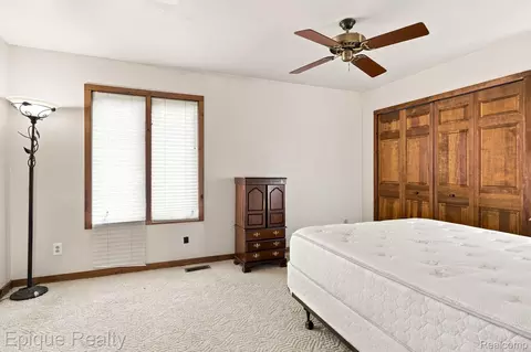 Bedroom - 8484 Wesley Dr, Flushing, MI 48433 photo 3 of 3