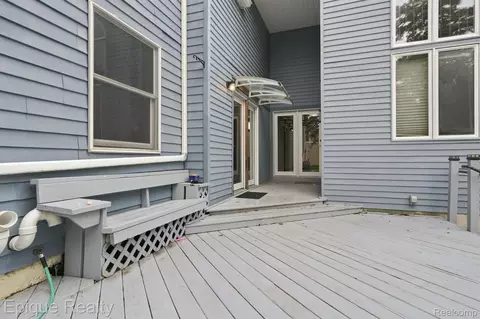 Exterior - 8484 Wesley Dr, Flushing, MI 48433 photo 3 of 4