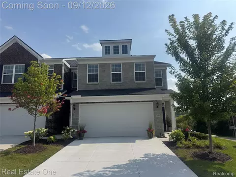 297 Strawberry Dr, Rochester Hills, MI 48307