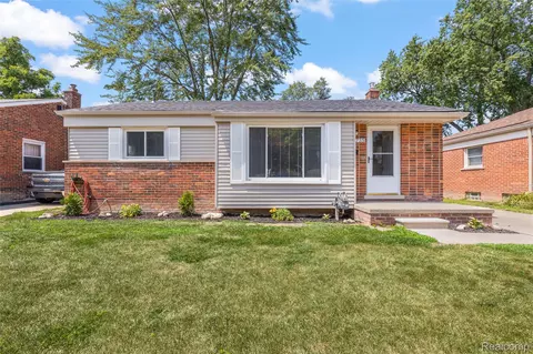 6735 Whitby St, Garden City, MI 48135