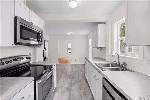 Kitchen - 1305 Huron St, Flint, MI 48507 photo 2 of 2