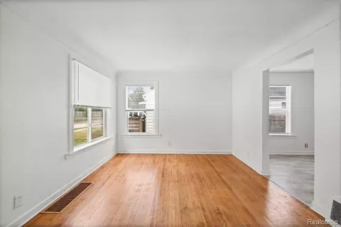 Living - 1305 Huron St, Flint, MI 48507 photo 2 of 2