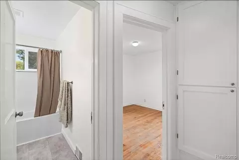 Entry Way - 1305 Huron St, Flint, MI 48507 photo 1 of 2