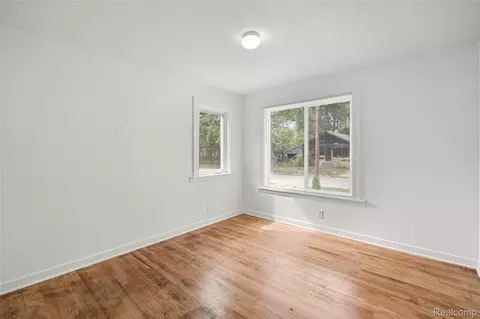 Bedroom - 1305 Huron St, Flint, MI 48507 photo 2 of 2