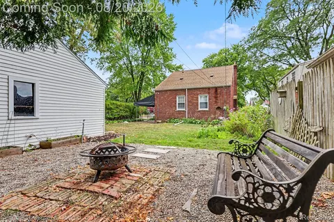 Exterior - 2100 Lancaster St, Grosse Pointe Woods, MI 48236 photo 3 of 5