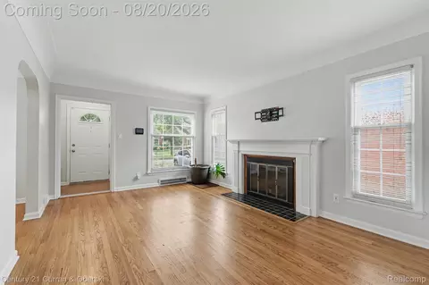 Living - 2100 Lancaster St, Grosse Pointe Woods, MI 48236 photo 1 of 5