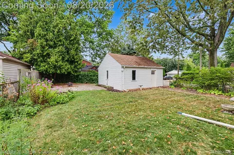 Exterior - 2100 Lancaster St, Grosse Pointe Woods, MI 48236 photo 1 of 5