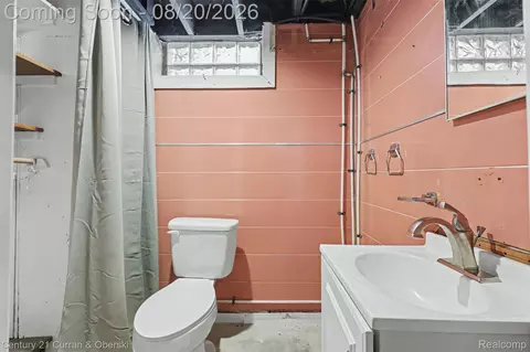 Bath - 2100 Lancaster St, Grosse Pointe Woods, MI 48236 photo 4 of 4