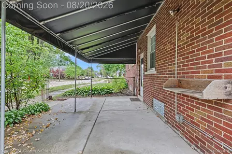 Exterior - 2100 Lancaster St, Grosse Pointe Woods, MI 48236 photo 4 of 5