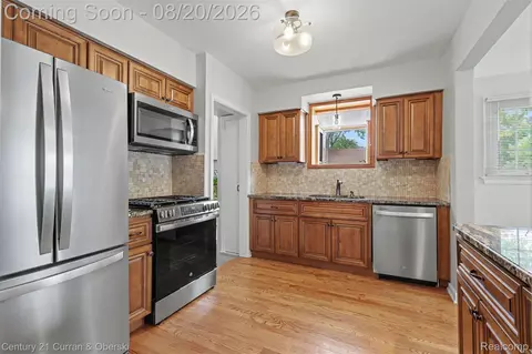 Kitchen - 2100 Lancaster St, Grosse Pointe Woods, MI 48236 photo 2 of 2