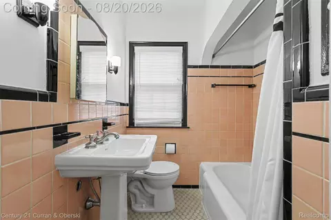 Bath - 2100 Lancaster St, Grosse Pointe Woods, MI 48236 photo 1 of 4