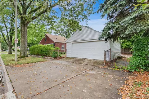 Exterior - 2100 Lancaster St, Grosse Pointe Woods, MI 48236 photo 5 of 5