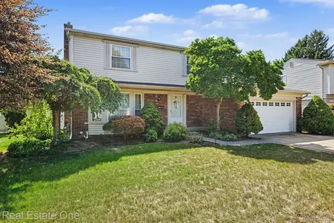 4134 Grange Rd, Trenton, MI 48183