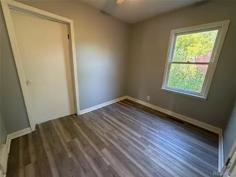 Bedroom - 3320 Leith St, Flint, MI 48506 photo 3 of 4